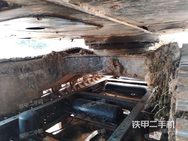 转盘和下车架正前（工作和回转装置）