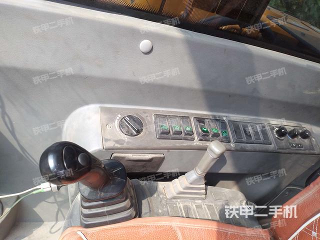 座椅右侧控制台/钥匙门/油门/含右手柄（驾驶室部分）