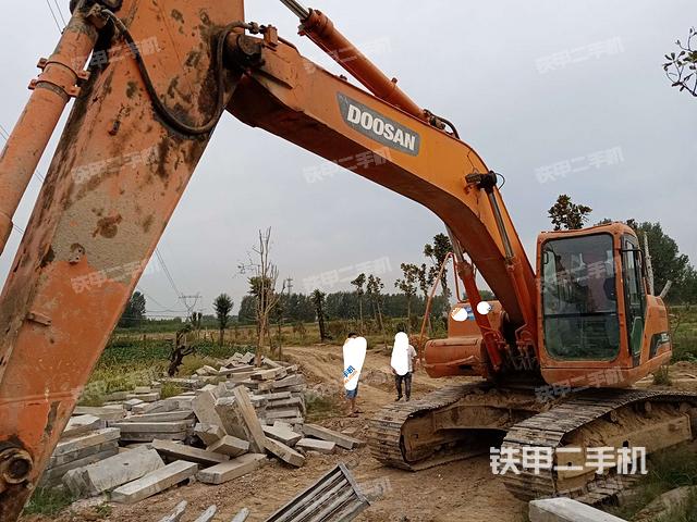 斗山DH215-9E挖掘机