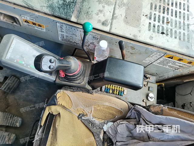 座椅右侧控制台/钥匙门/油门/含右手柄（驾驶室部分）