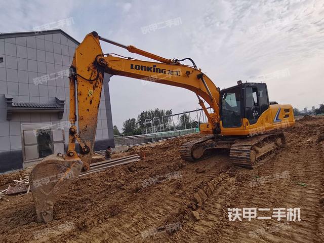 龙工LG6225E挖掘机