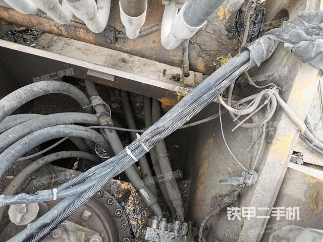 中央回转接头特写（上车部件）