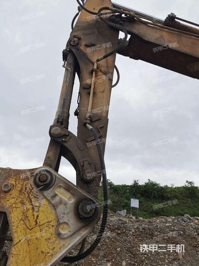 小臂整体左后（工作和回转装置）