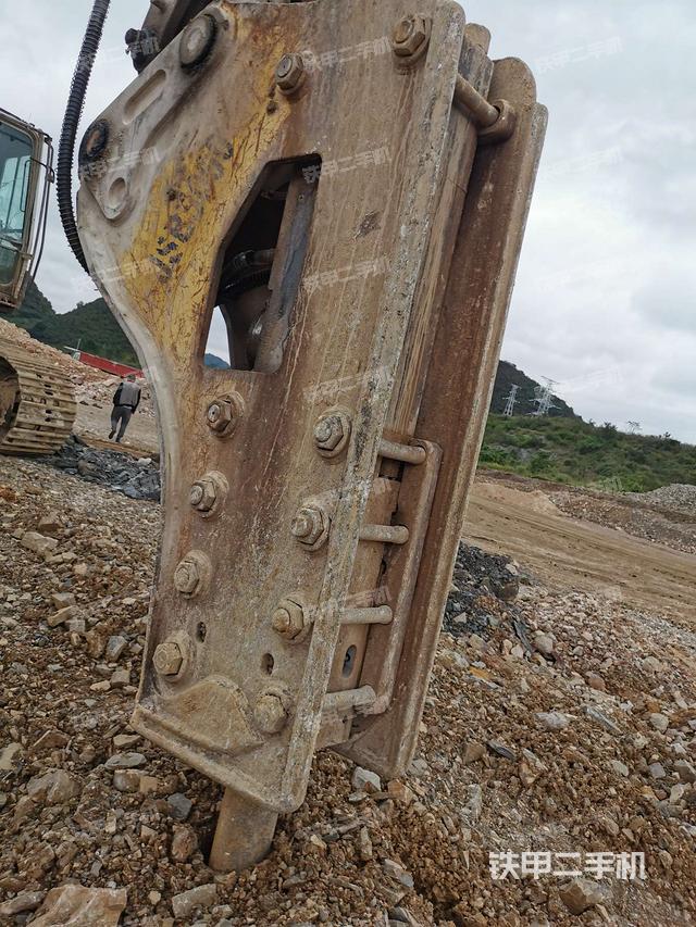 铲斗右后整体（工作和回转装置）