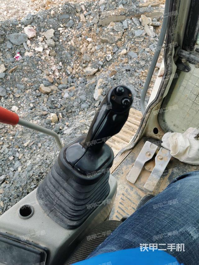 座椅左侧控制台/音响/含左手柄（驾驶室部分）