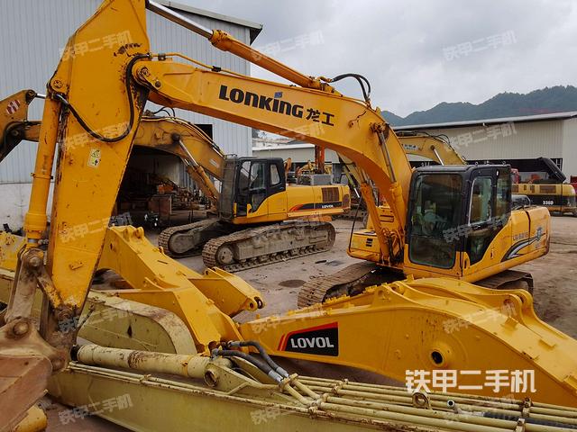 龙工LG6215挖掘机