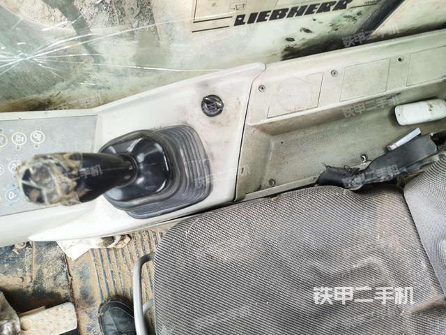 座椅右侧控制台/钥匙门/油门/含右手柄（驾驶室部分）