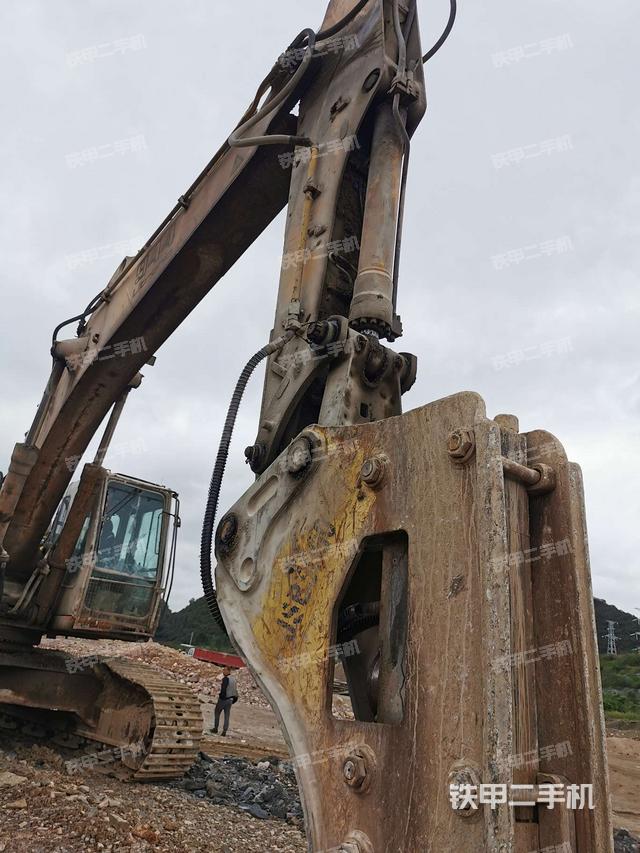 小臂整体右前（工作和回转装置）