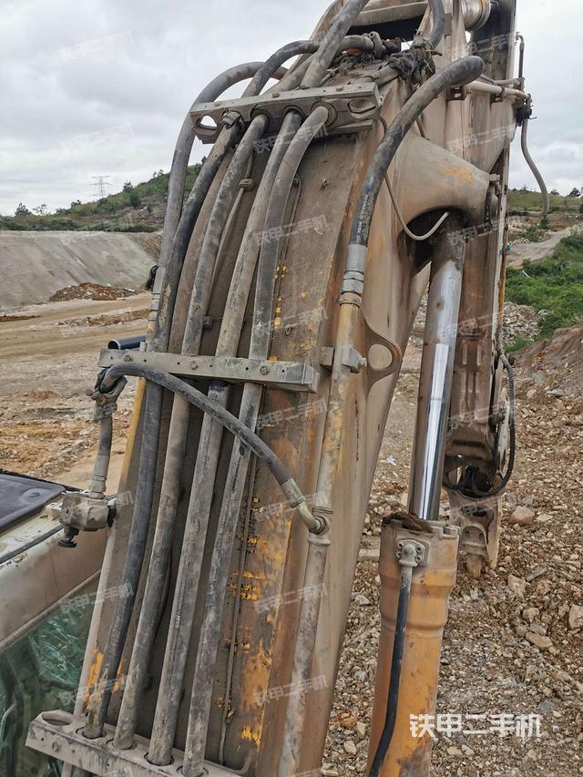 大臂背部俯视（工作和回转装置）