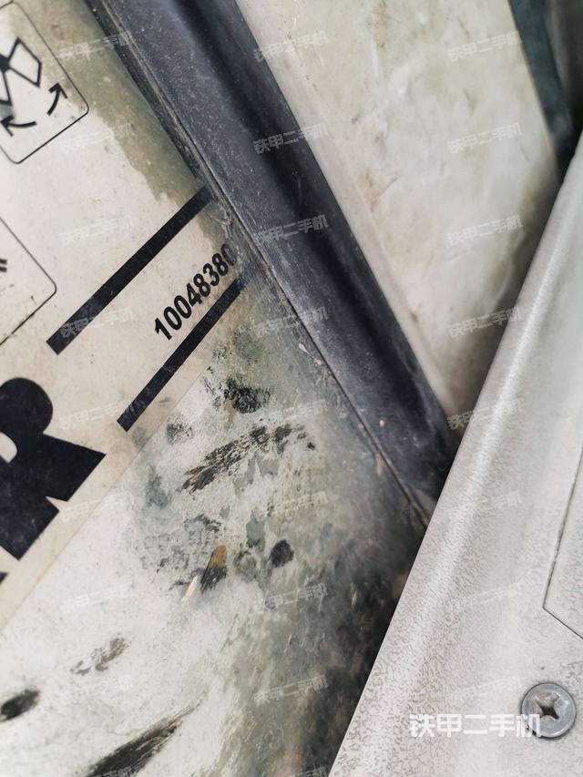 后窗玻璃角标（驾驶室部分）