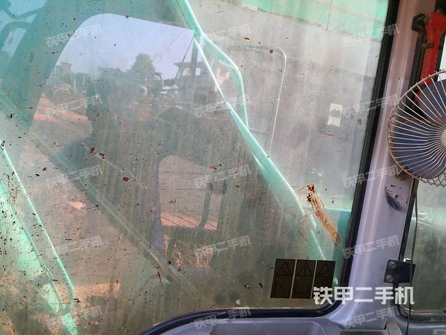 右侧玻璃角标（驾驶室部分）