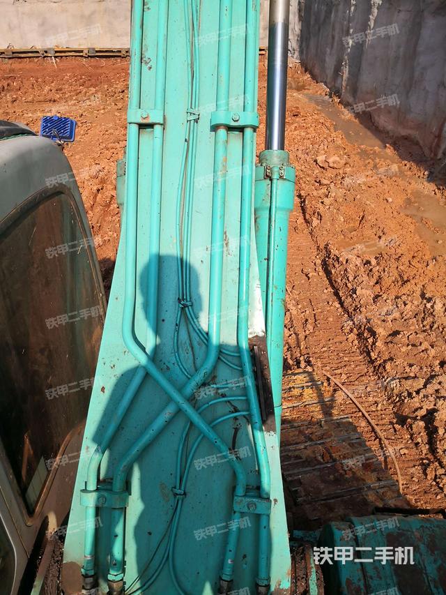 大臂背部俯视（工作和回转装置）