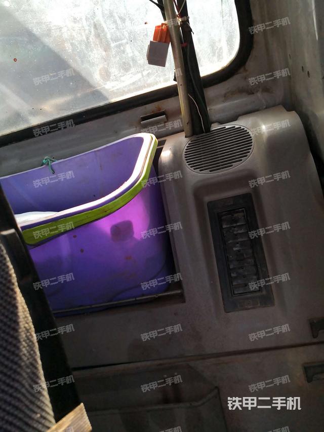 座椅后部（驾驶室部分）