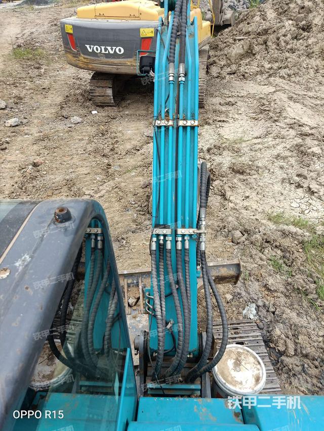 大臂背部俯视（工作和回转装置）