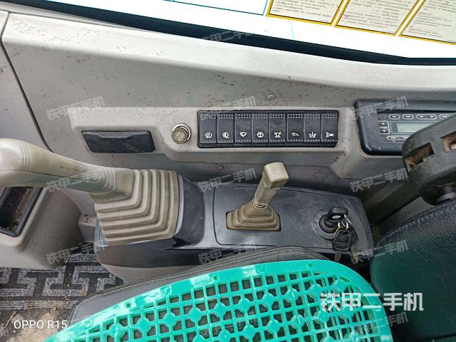 座椅右侧控制台/钥匙门/油门/含右手柄（驾驶室部分）