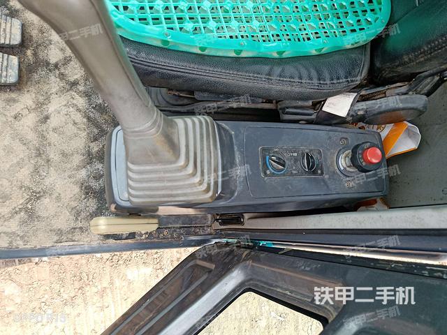 座椅左侧控制台/音响/含左手柄（驾驶室部分）