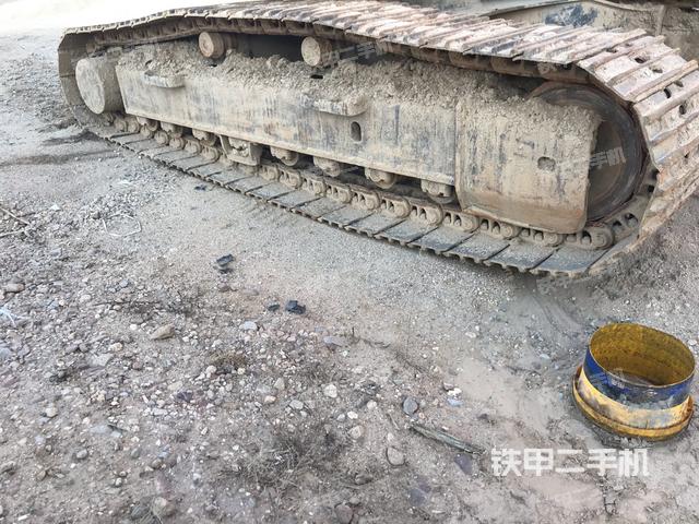 单侧履带整体(整机外观) 单侧履带整体(整机外观)