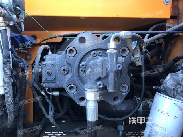 液压泵舱室正面整体(整机外观) 液压泵舱室正面整体(整机外观)