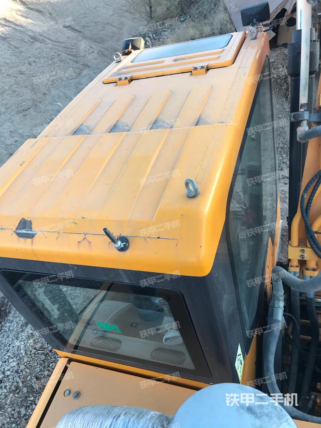 驾驶室顶部(整机外观) 驾驶室顶部(整机外观)