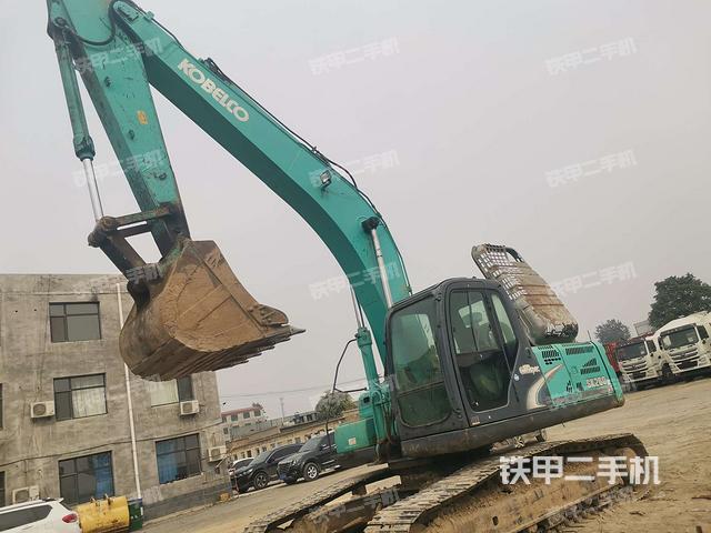 神钢SK260LC-8挖掘机