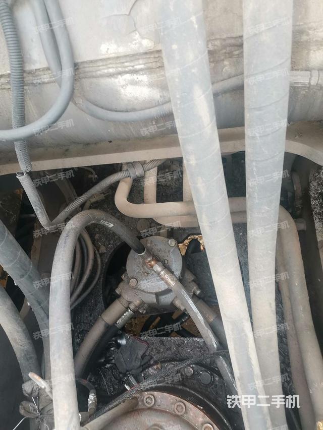 中央回转接头特写（上车部件）