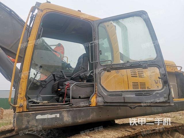 驾驶室左前45度（驾驶室部分）