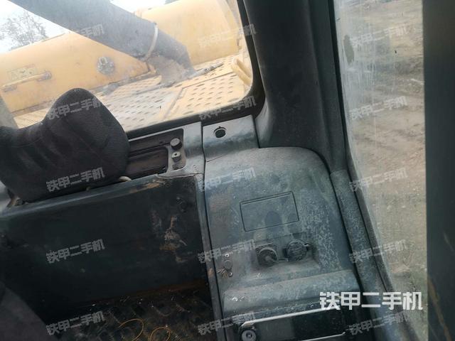 后窗玻璃角标（驾驶室部分）