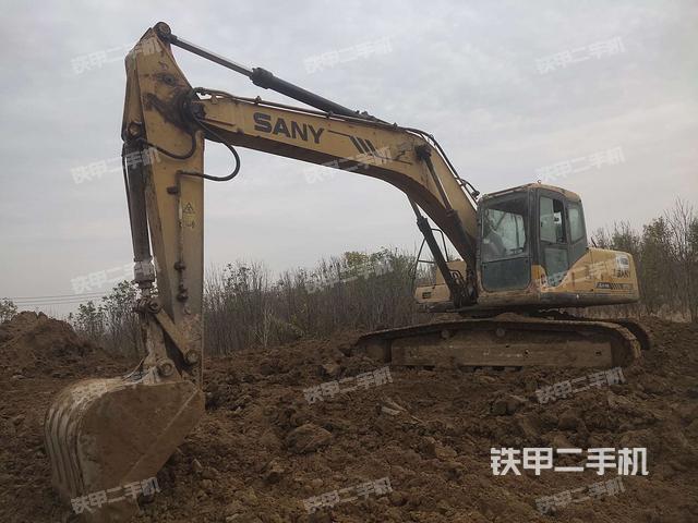 三一重工SY215C-8挖掘机