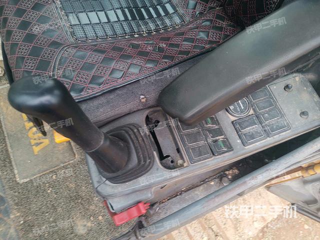 座椅左侧控制台/音响/含左手柄（驾驶室部分）