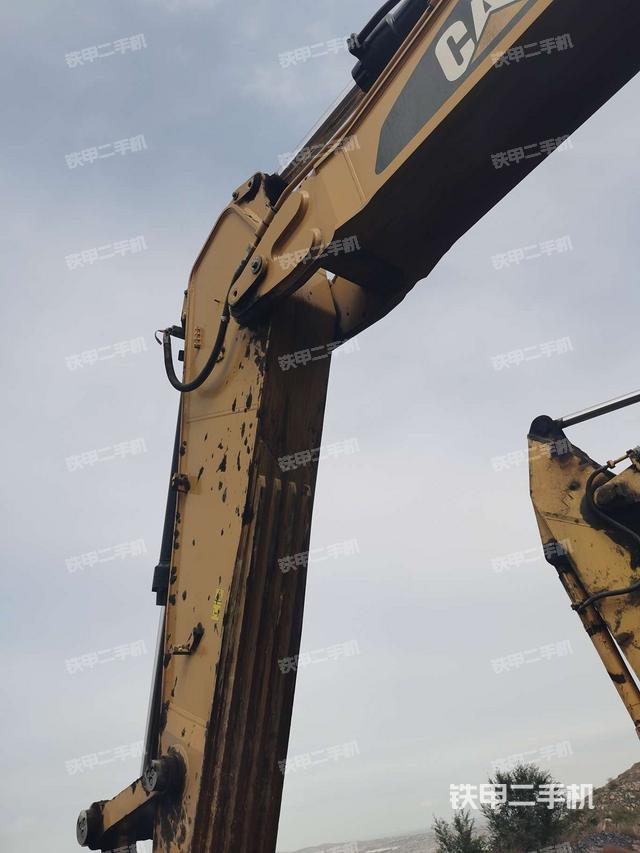小臂整体右前(工作和回转装置) 小臂整体右前(工作和回转装置)