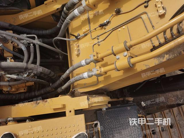大臂根部 斜视(工作和回转装置) 大臂根部 斜视(工作和回转装置)