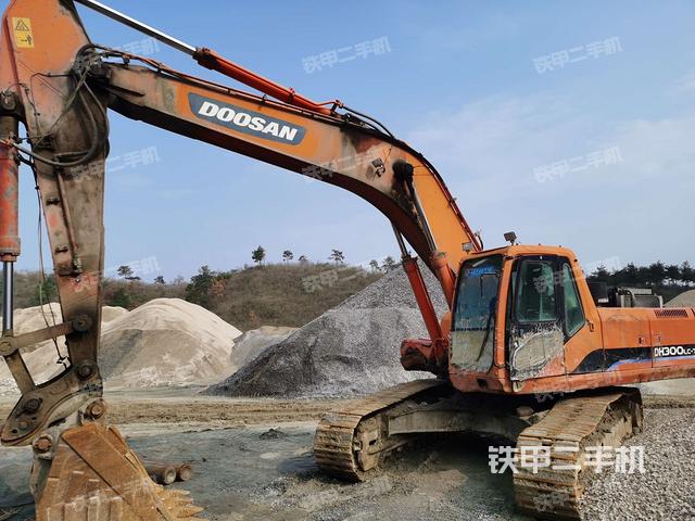 斗山DH300LC-7挖掘机