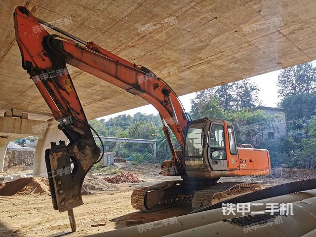 日立ZX230挖掘机