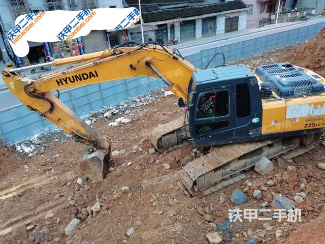 现代R225LC-7挖掘机