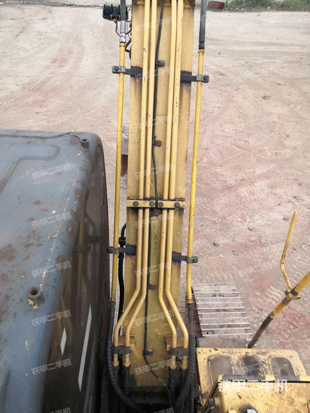 大臂背部俯视（工作和回转装置）