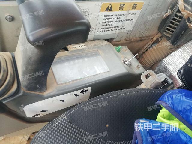 座椅右侧控制台/钥匙门/油门/含右手柄（驾驶室部分）