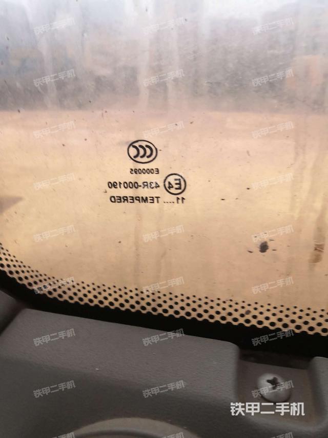 后窗玻璃角标（驾驶室部分）