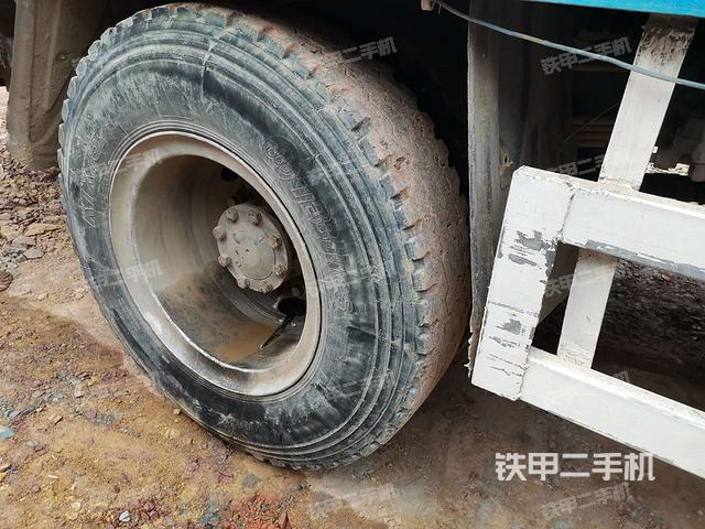 右引导轮/右前轮(行走机构) 右引导轮/右前轮(行走机构)