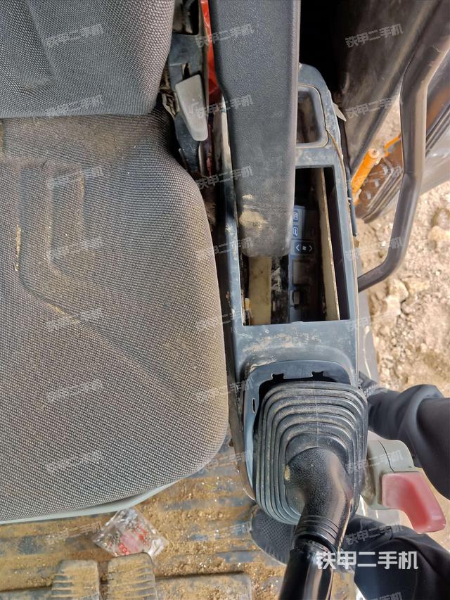 座椅左侧控制台/音响/含左手柄（驾驶室部分）