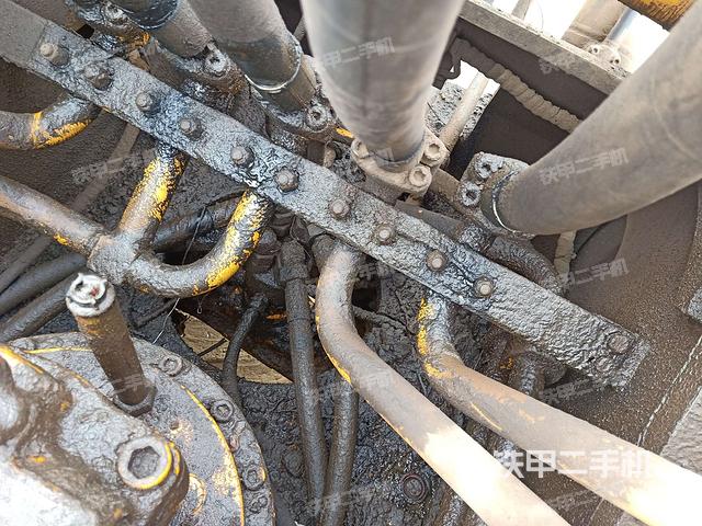 中央回转接头特写（上车部件）