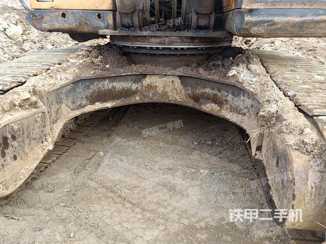 转盘和下车架正前（工作和回转装置）