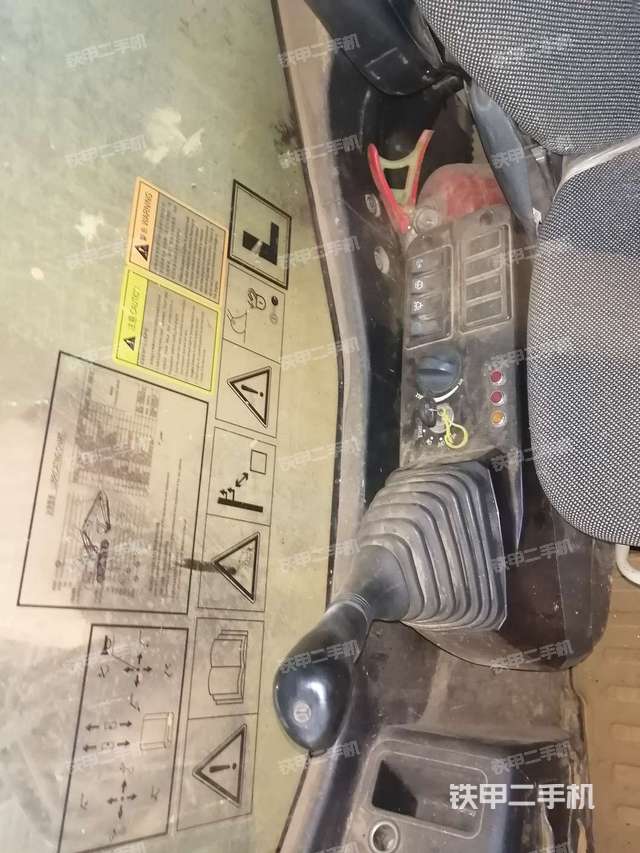 座椅右侧控制台/钥匙门/油门/含右手柄（驾驶室部分）