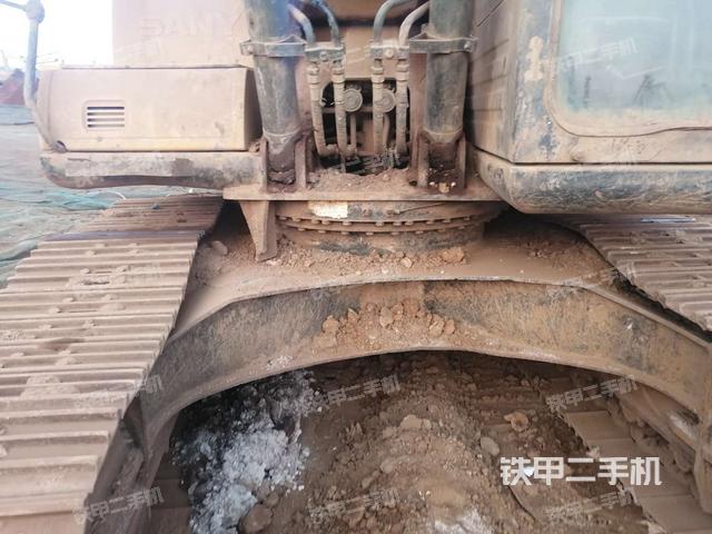 转盘和下车架正前（工作和回转装置）