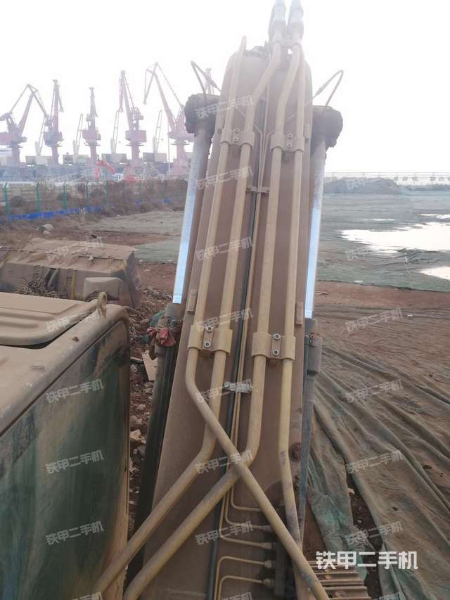 大臂背部俯视（工作和回转装置）