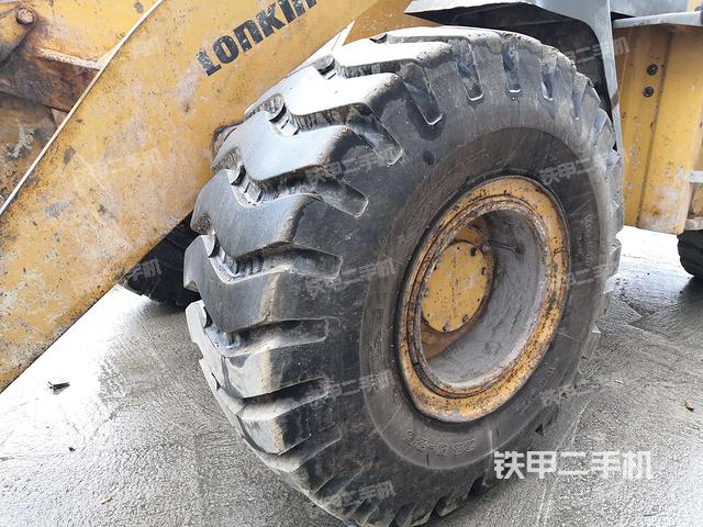 左前轮（行走机构）