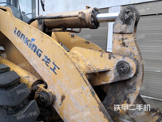 铲斗油缸侧面(工作装置) 铲斗油缸侧面(工作装置)