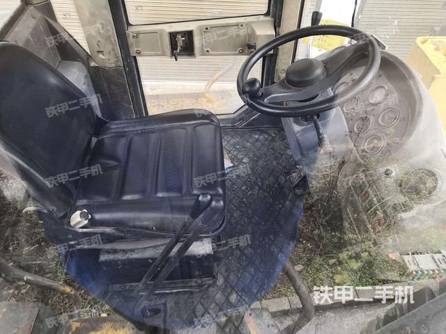 驾驶室内部（驾驶室部分）