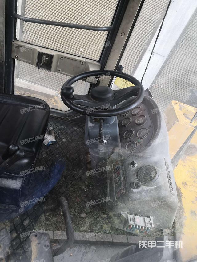 顶棚整体  内(驾驶室部分) 顶棚整体  内(驾驶室部分)