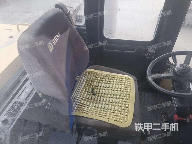 驾驶室正侧（驾驶室部分）