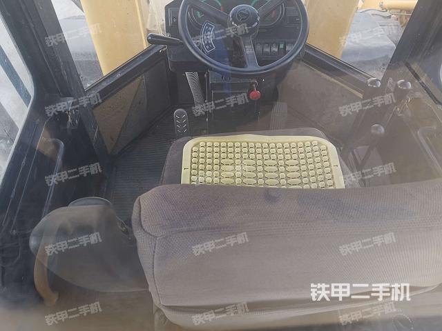 驾驶室内部（驾驶室部分）